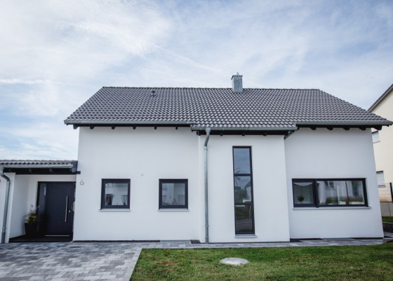 Einfamilienhaus mit Keller und Doppelgarage